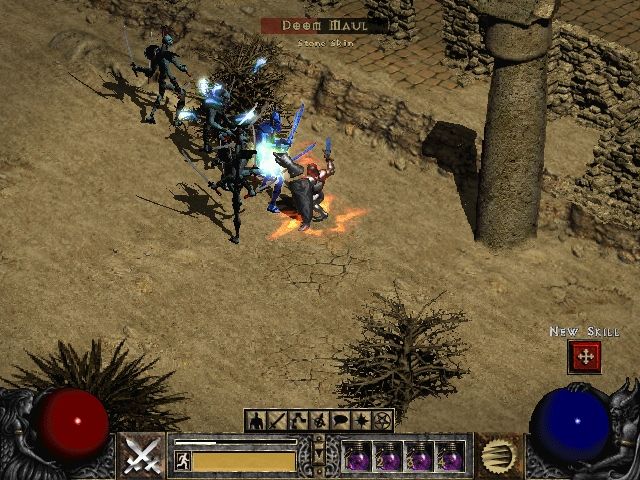 Diablo II (Windows) screenshot: Fighting Doom Maul and his evil minions.