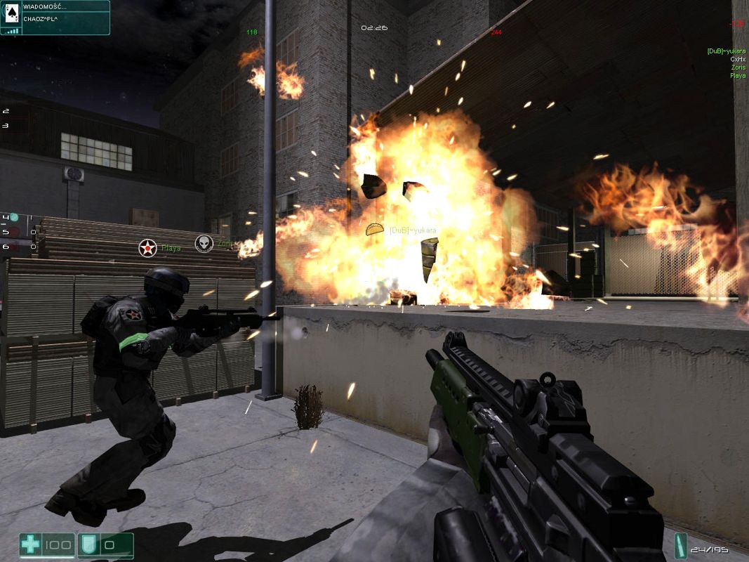 F.E.A.R. Combat (Windows) screenshot: Watch out for exploding barrels!