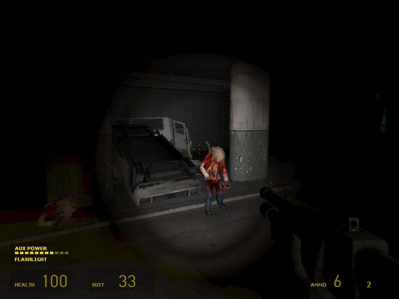 Half-Life 2: Episode One (Windows) screenshot: Scary: Zombies in a dark tunnel