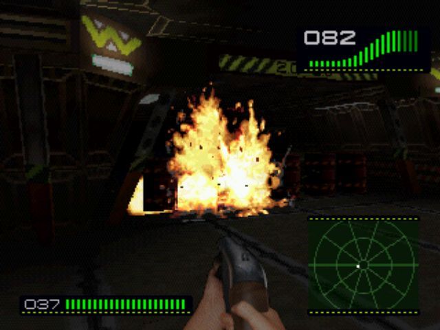 Alien Trilogy (PlayStation) screenshot: Destroying some explosive barrels with a shotgun