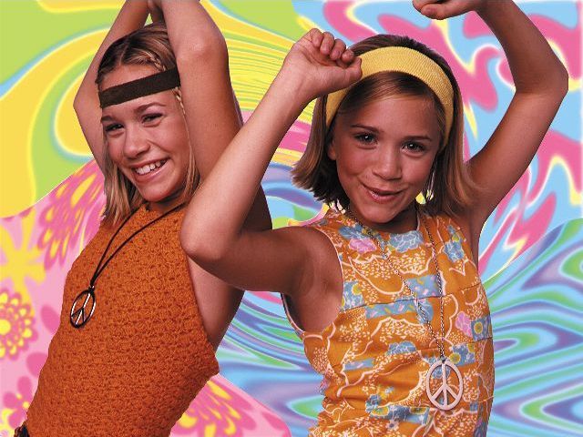Mary-Kate & Ashley's: Dance Party of the Century (Windows) screenshot: The game's introduction shows Mary-Kate & Ashley dancing separately and together in different costumes