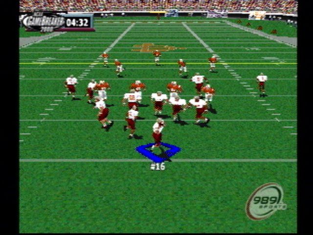 NCAA GameBreaker 2000 (PlayStation) screenshot: Ready to pass.