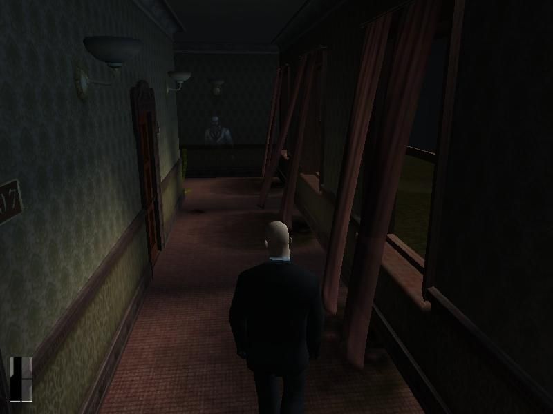 Hitman: Contracts (Windows) screenshot: Agent 47 walks around and sees a ghost!
