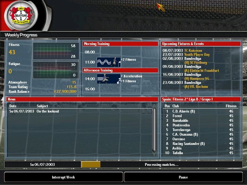 Total Club Manager 2004 (Windows) screenshot: This is how a week passes by, allowing to keep an eye on fitness and fatigue levels, next fixtures and some random snippets of information.