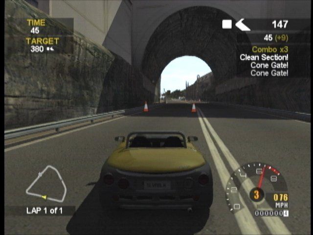 Project Gotham Racing 2 (Xbox) screenshot: Cone race. Go between the cones to increase kudos.
