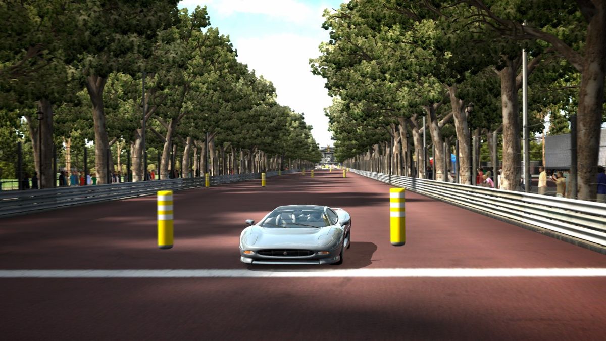 Project Gotham Racing 3 (Xbox 360) screenshot: Driving a slalom course in career mode.