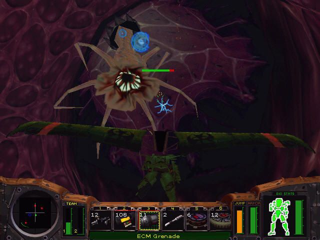Outwars (Windows) screenshot: Fighting alien queen.