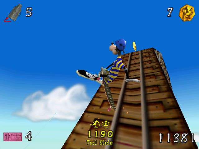 Disney's Extremely Goofy Skateboarding (Windows) screenshot: Grinding up a roller-coaster track.