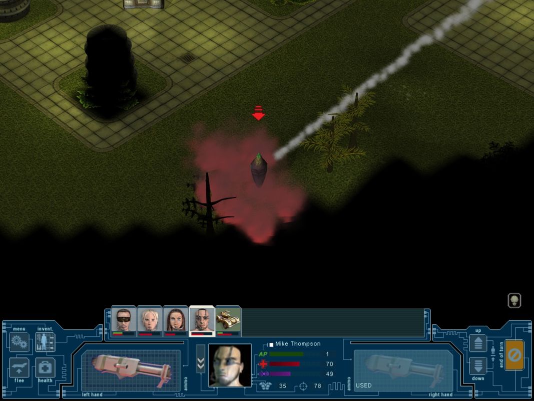 UFO: Extraterrestrials (Windows) screenshot: Luckily Mike with his rocket launcher was nearby and hit the alien with a stun rocket.
