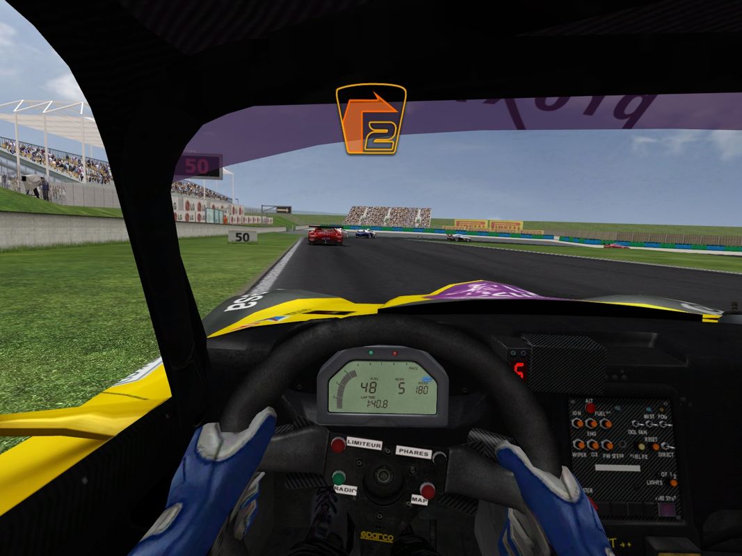 GTR 2: FIA GT Racing Game (Windows) screenshot: A very narrow turn up ahead