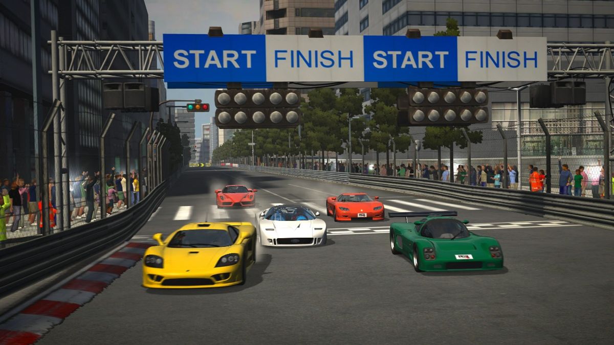 Project Gotham Racing 3 (Xbox 360) screenshot: A second after the lights are out...