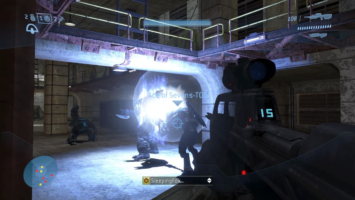 Halo 3 (Xbox 360) screenshot: Master Chief watches the Arbiter crush a brute with the new gravity hammer in co-op.