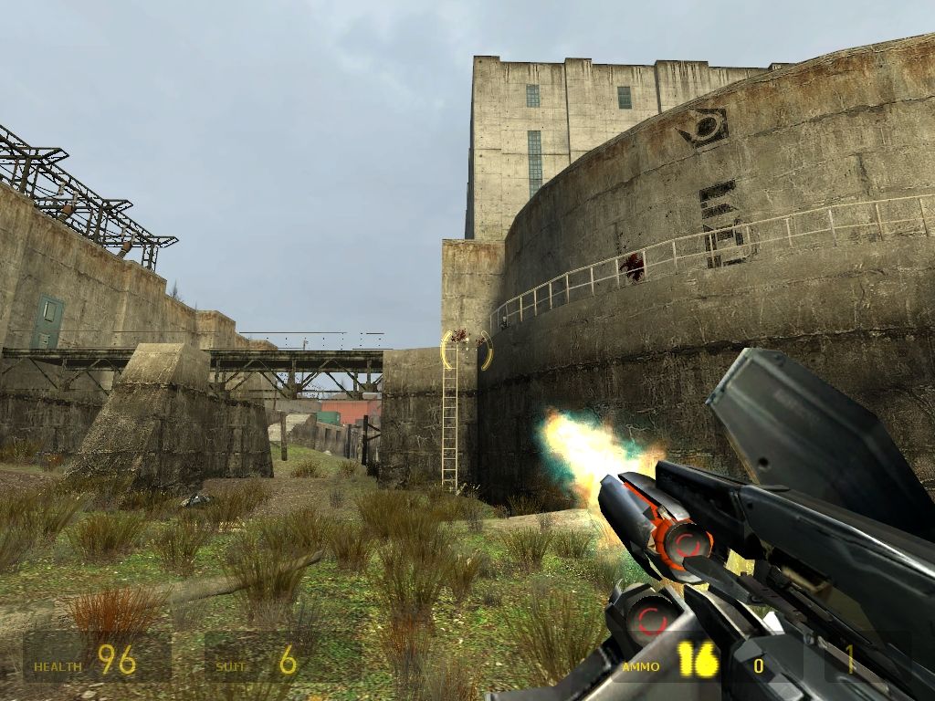 Half-Life 2: Deathmatch (Windows) screenshot: First offensive shots from me that hit.
