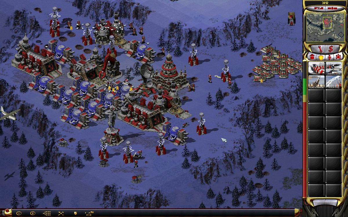 Command & Conquer: Red Alert 2 (Windows) screenshot: I'm defending the Soviet Battle Lab in mission 7 of the hard campaign. It's very important to control the oil derricks early to gain extra income (the red dots on the right of the mini-map).