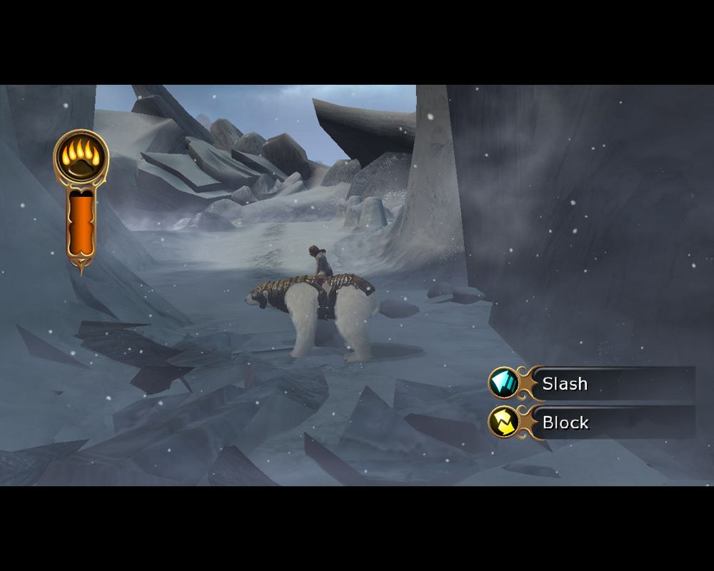 The Golden Compass (Windows) screenshot: Lyra and bear