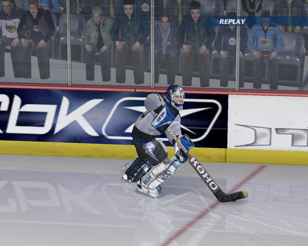 NHL 07 (Windows) screenshot: Goalie crossing defence line.