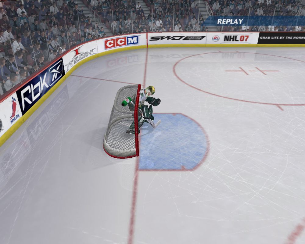 NHL 07 (Windows) screenshot: Puck gets past goalie.