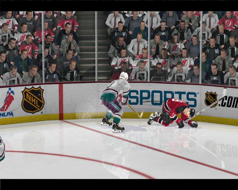 NHL 2004 (Windows) screenshot: Player is down.