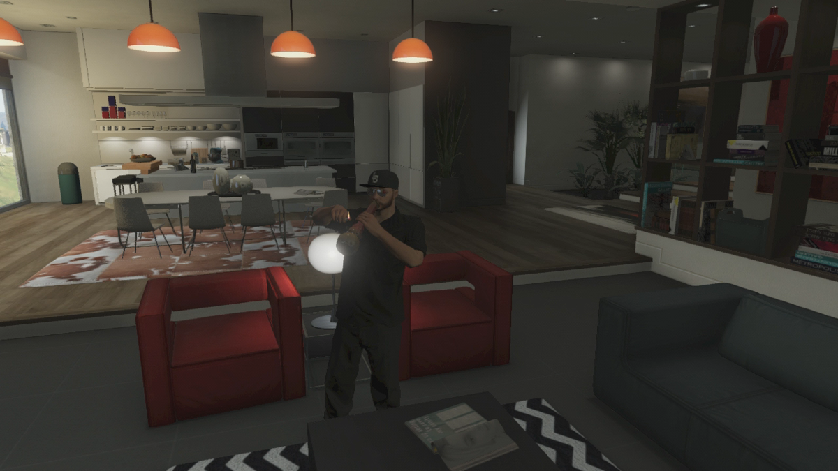 Grand Theft Auto V (Xbox 360) screenshot: Having a time-out in my apartment (GTA Online)