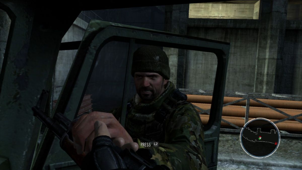 GoldenEye 007: Reloaded (PlayStation 3) screenshot: A quick-time event will be triggered in some close combat scenes.