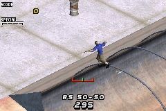 Tony Hawk's Pro Skater 2 (Game Boy Advance) screenshot: 50 - 50 over the Halfpipe!