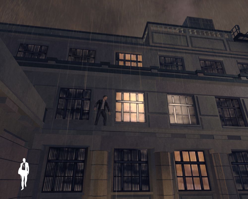 007: Quantum of Solace (Windows) screenshot: James Bond sneaking outside hotel.