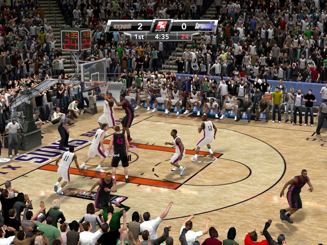 NBA 2K9 (Windows) screenshot: Crowded in front of the basket.