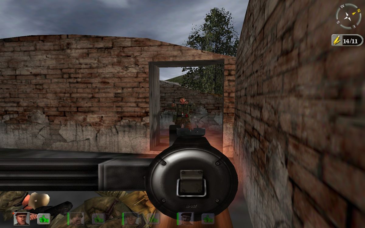 Hidden & Dangerous Deluxe (Windows) screenshot: Killing an enemy