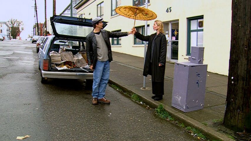 Point of View (DVD Player) screenshot: Frank gifts Jane an umbrella so she can walk in the rain without getting wet.