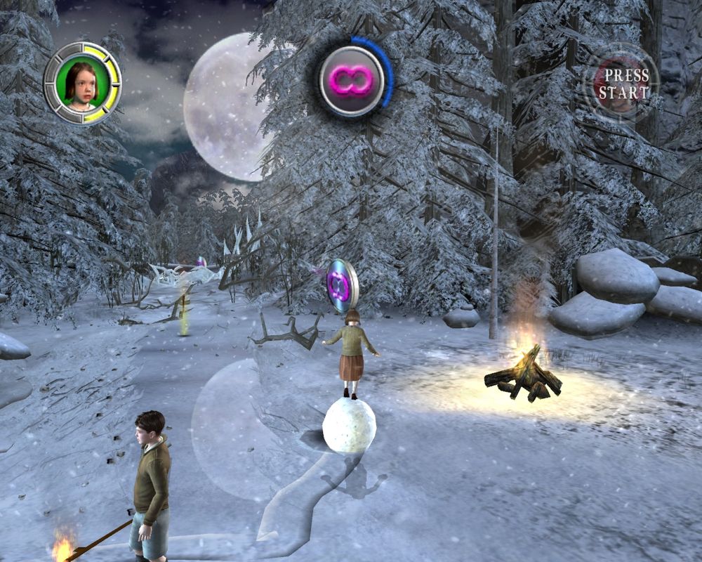 The Chronicles of Narnia: The Lion, the Witch and the Wardrobe (Windows) screenshot: Lucy can climb over some objects