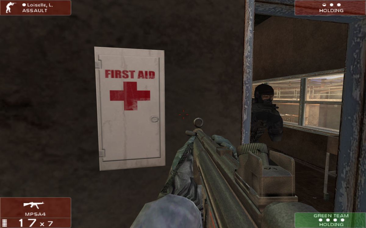 Tom Clancy's Rainbow Six 3: Athena Sword (Windows) screenshot: First aid here.