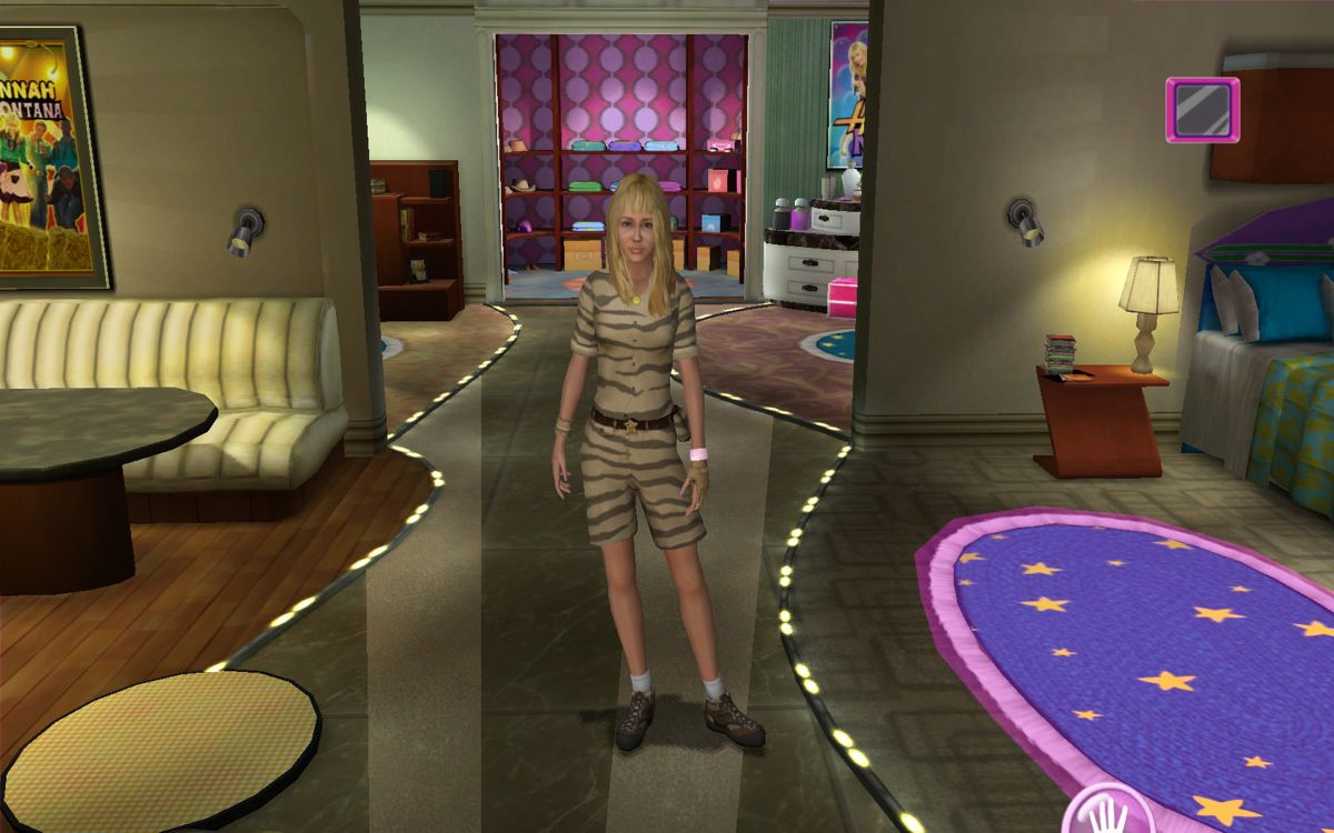 Hannah Montana: The Movie (Windows) screenshot: Hannah's tour bus.