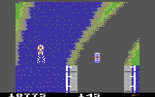 Spy Hunter (Commodore 64) screenshot: Driving the boat...
