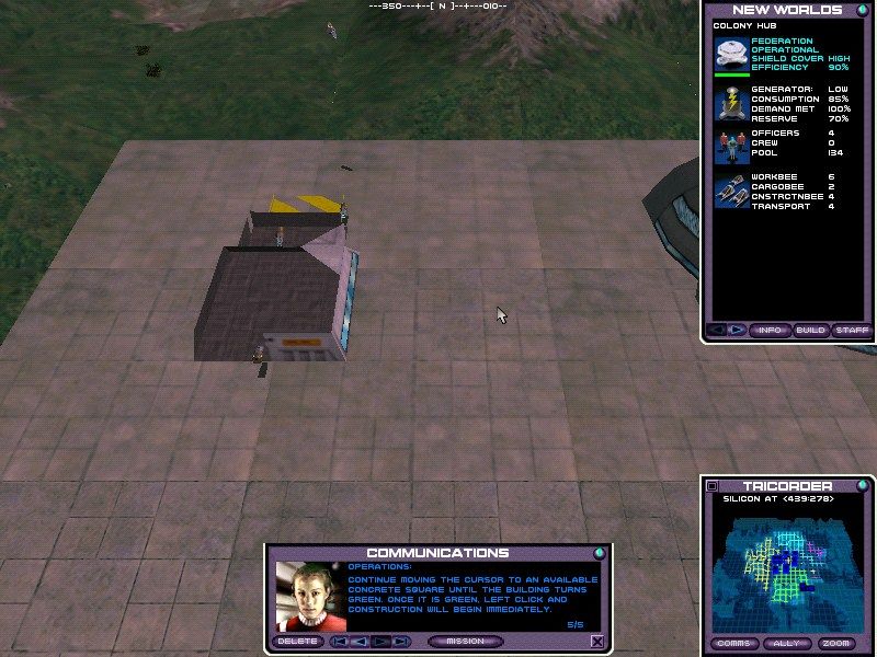 Star Trek: New Worlds (Windows) screenshot: Buildings are constructed, polygon by polygon, by little worker robots.