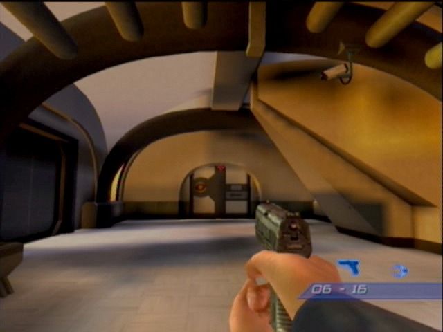 007: Agent Under Fire (Xbox) screenshot: I've been spotted, better take out the gun now.