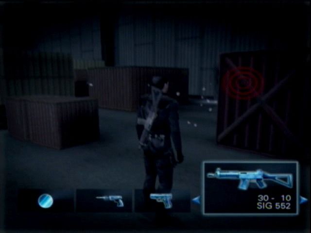 007: Everything or Nothing (Xbox) screenshot: The game will pause during weapon selection.
