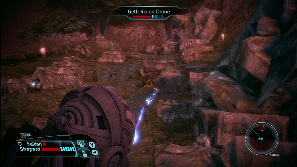 Mass Effect (Xbox 360) screenshot: Combat takes place in real-time, like a third person shooter.