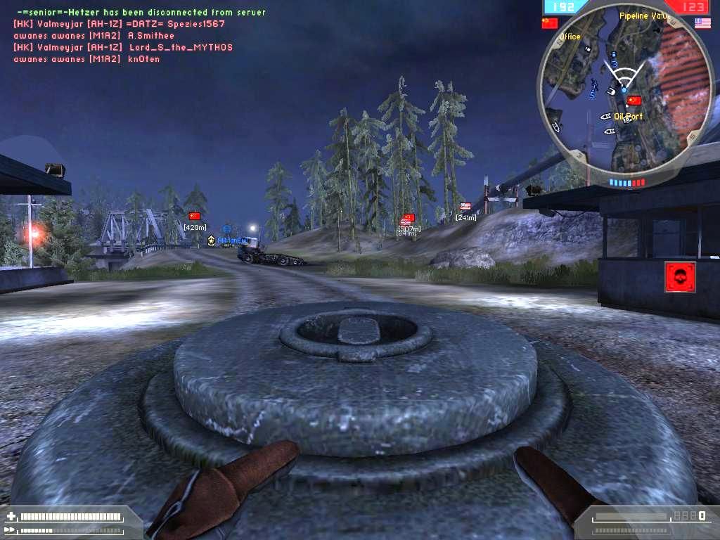 Battlefield 2: Booster Pack - Armored Fury (Windows) screenshot: Placing an AT Mine at the entrance to the base to slow down any enemy vehicles.