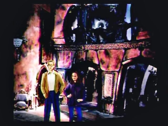 Casper (SEGA Saturn) screenshot: Strangers enter the house as Casper watches above