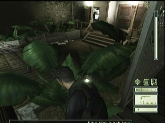 Tom Clancy's Splinter Cell (Xbox) screenshot: He doesn't even see you coming