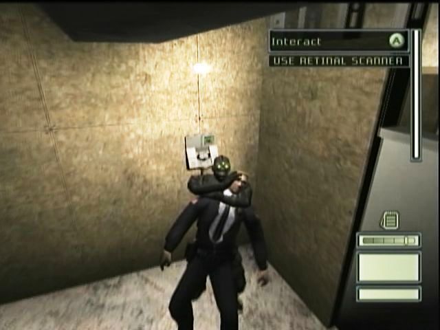 Tom Clancy's Splinter Cell (Xbox) screenshot: Retina scanner - use the guards eye