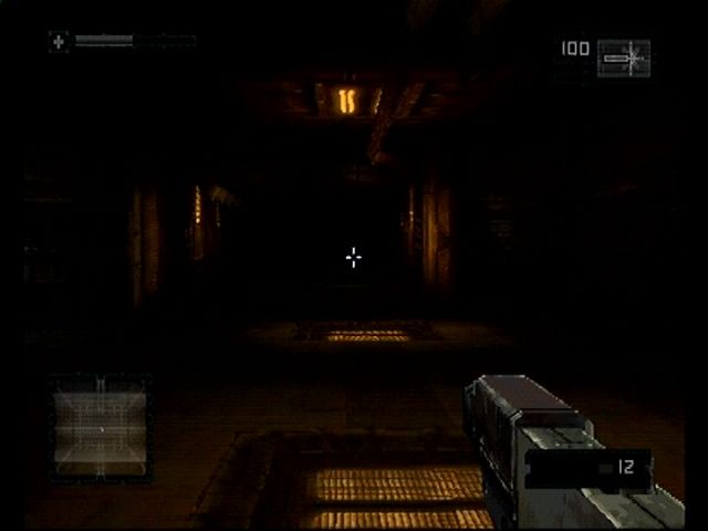 Alien: Resurrection (PlayStation) screenshot: Trudging on through dark and moody hallways.