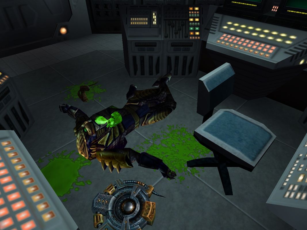 Aliens Versus Predator 2: Primal Hunt (Windows) screenshot: The Pred's misfortune paves the way to play as a Predalien.