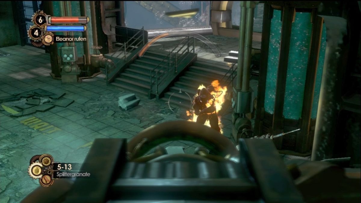 BioShock 2 (Xbox 360) screenshot: A burning Alpha Big Daddy desperately trying to hurt me.