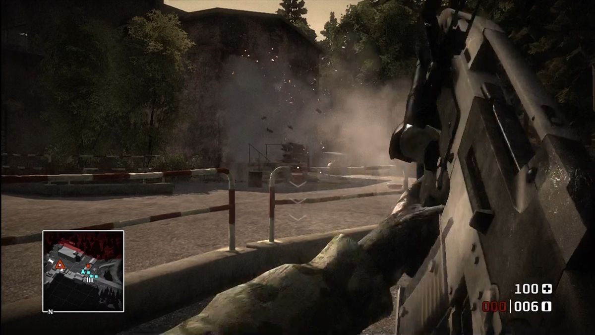 Battlefield: Bad Company (Xbox 360) screenshot: Dropping ordinance with the attached grenade launcher.
