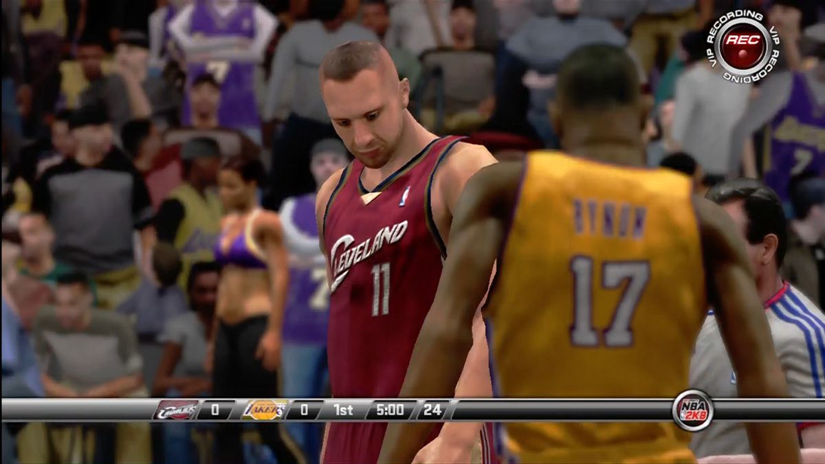 NBA 2K8 (Xbox 360) screenshot: Like a telecast, players are pointed out between possessions.