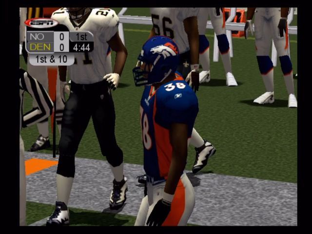 ESPN NFL Football (Xbox) screenshot: Broadcast camera shots between plays.