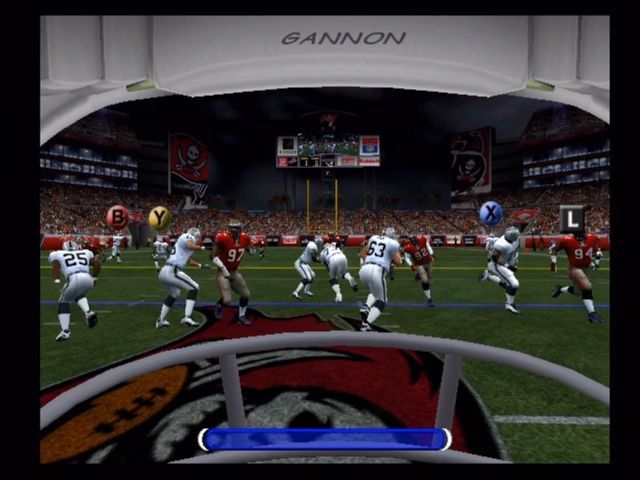 ESPN NFL Football (Xbox) screenshot: Viewing the quarterback in a passing play.