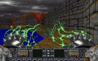 Heretic: Shadow of the Serpent Riders (DOS) screenshot: Using the Gauntlets to shock a Gargoyle