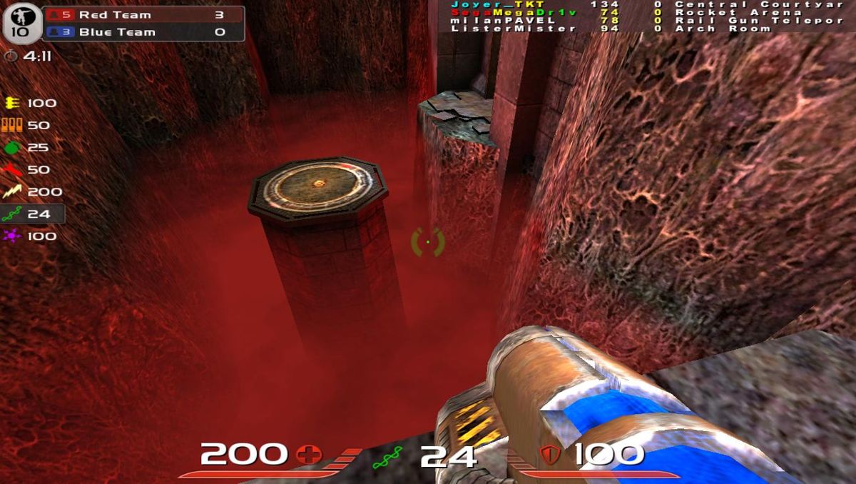 Quake Live (Browser) screenshot: Be sure not to fall into that fog.